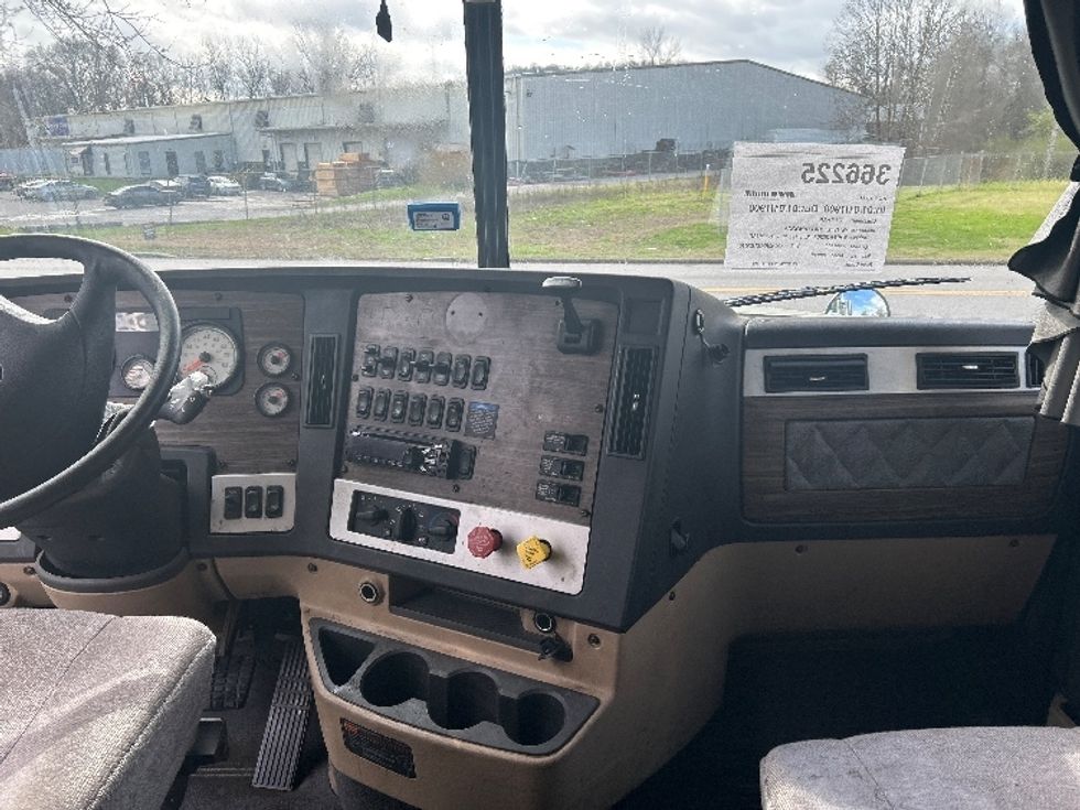 Sleeper Tractor-Heavy Duty Tractors-Freightliner-2020-D12264SD-Chattanooga-TN-596,079\n\t\tmiles-$ 57,500 - Image 12