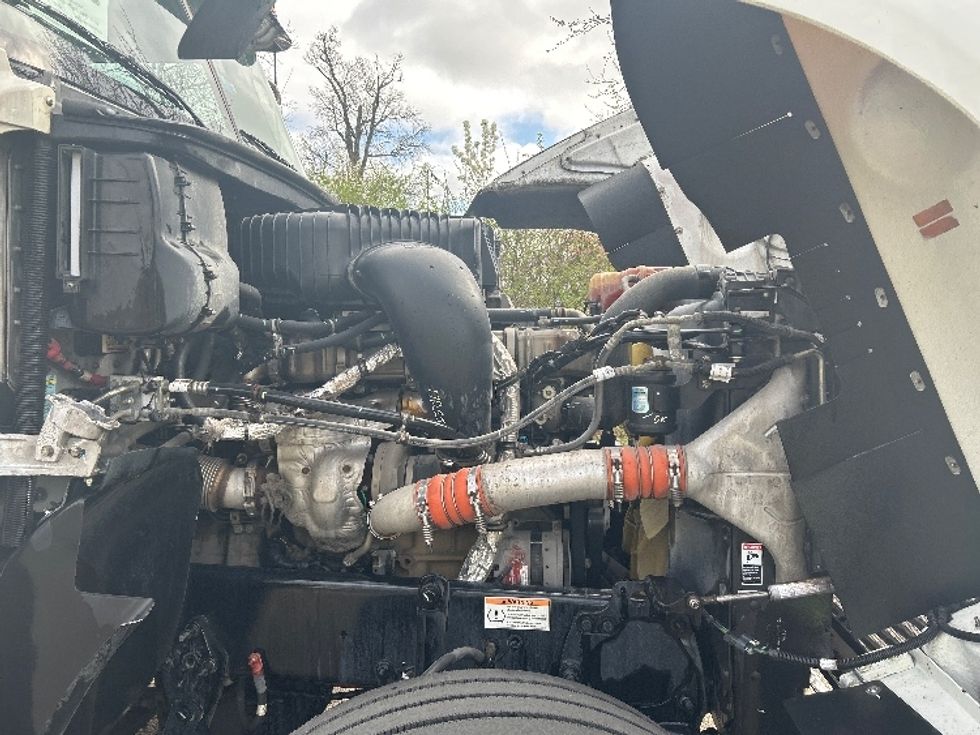 Sleeper Tractor-Heavy Duty Tractors-Freightliner-2020-D12264SD-Chattanooga-TN-596,079\n\t\tmiles-$ 57,500 - Image 19