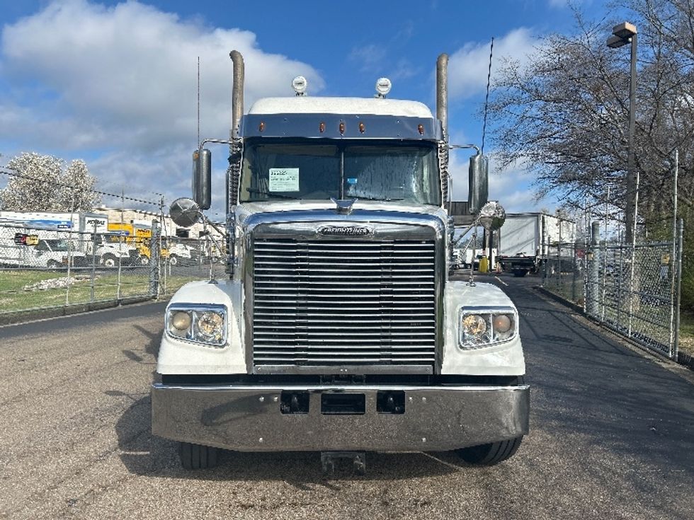 Sleeper Tractor-Heavy Duty Tractors-Freightliner-2020-D12264SD-Chattanooga-TN-596,079\n\t\tmiles-$ 57,500 - Image 2