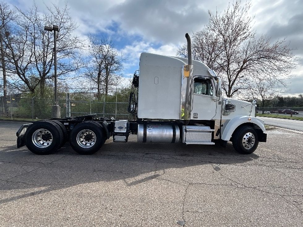 Sleeper Tractor-Heavy Duty Tractors-Freightliner-2020-D12264SD-Chattanooga-TN-596,079\n\t\tmiles-$ 57,500 - Image 8