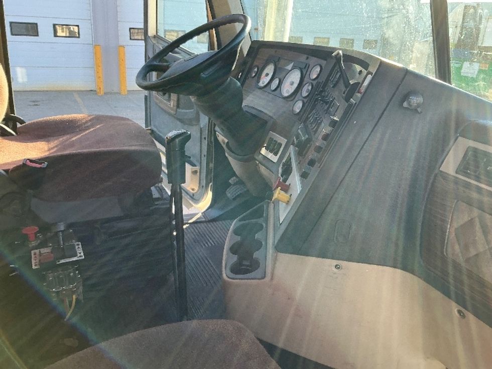 Sleeper Tractor-Heavy Duty Tractors-Freightliner-2020-D12264SD-Edmonton-AB-520,215\n\t\tkm-$ 95,000 - Image 15