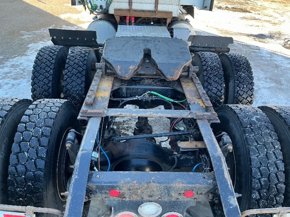 Sleeper Tractor-Heavy Duty Tractors-Freightliner-2020-D12264SD-Edmonton-AB-520,215\n\t\tkm-$ 95,000 - Image 6