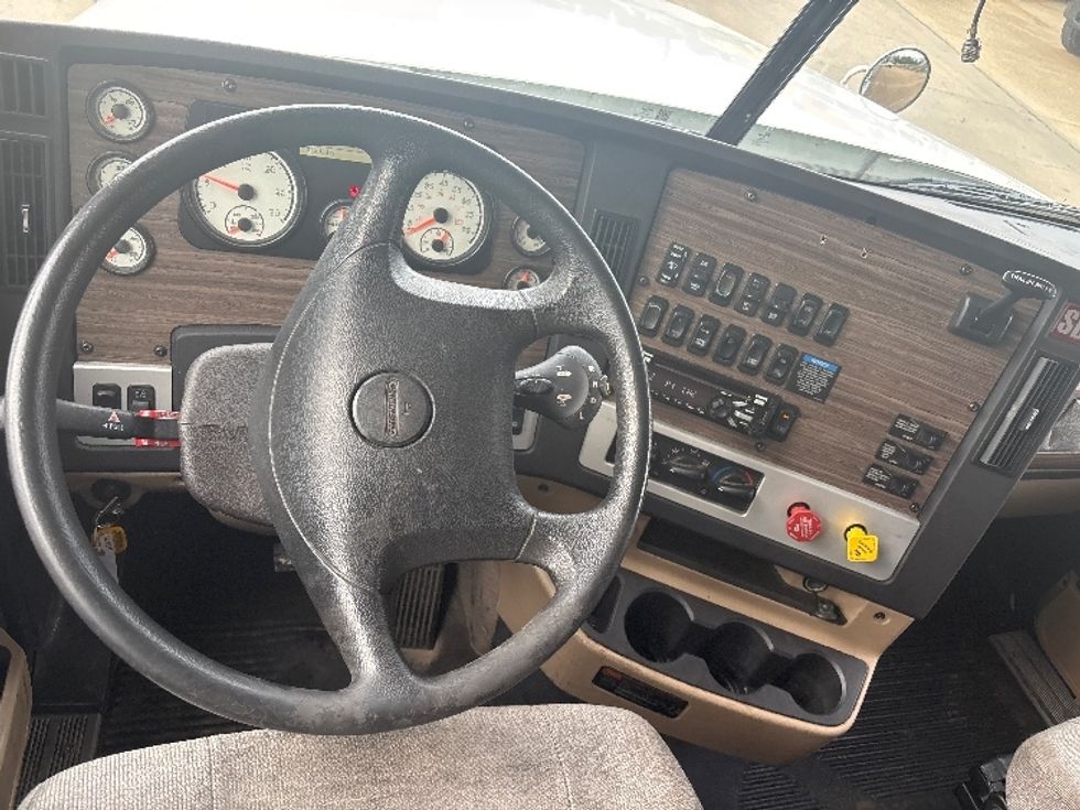 Sleeper Tractor-Heavy Duty Tractors-Freightliner-2020-D12264SD-Hammond-LA-374,983\n\t\tmiles-$ 82,750 - Image 10