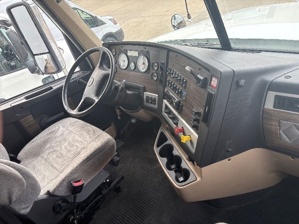 Sleeper Tractor-Heavy Duty Tractors-Freightliner-2020-D12264SD-Hammond-LA-374,983\n\t\tmiles-$ 82,750 - Image 15