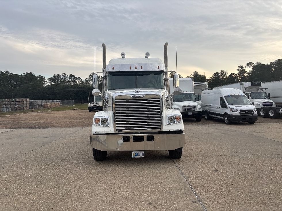Sleeper Tractor-Heavy Duty Tractors-Freightliner-2020-D12264SD-Hammond-LA-374,983\n\t\tmiles-$ 82,750 - Image 2