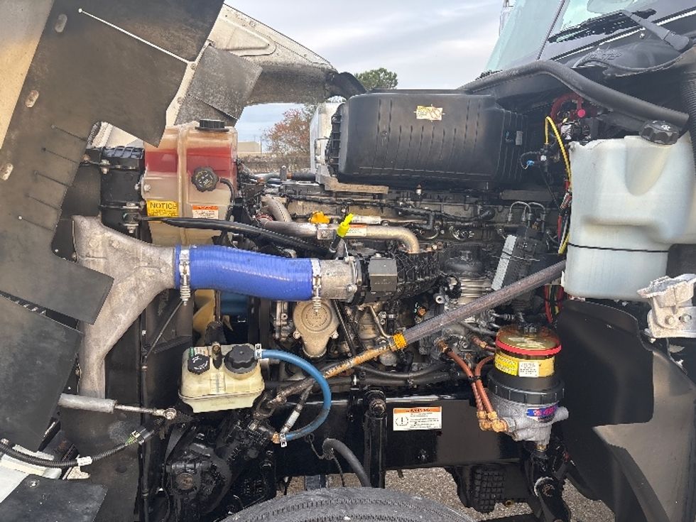 Sleeper Tractor-Heavy Duty Tractors-Freightliner-2020-D12264SD-Hammond-LA-374,983\n\t\tmiles-$ 82,750 - Image 21