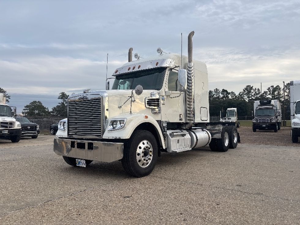 Sleeper Tractor-Heavy Duty Tractors-Freightliner-2020-D12264SD-Hammond-LA-374,983\n\t\tmiles-$ 82,750 - Image 3