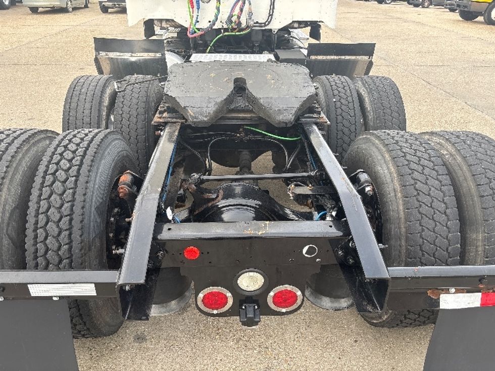 Sleeper Tractor-Heavy Duty Tractors-Freightliner-2020-D12264SD-Hammond-LA-374,983\n\t\tmiles-$ 82,750 - Image 6