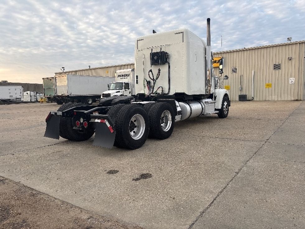 Sleeper Tractor-Heavy Duty Tractors-Freightliner-2020-D12264SD-Hammond-LA-374,983\n\t\tmiles-$ 82,750 - Image 7