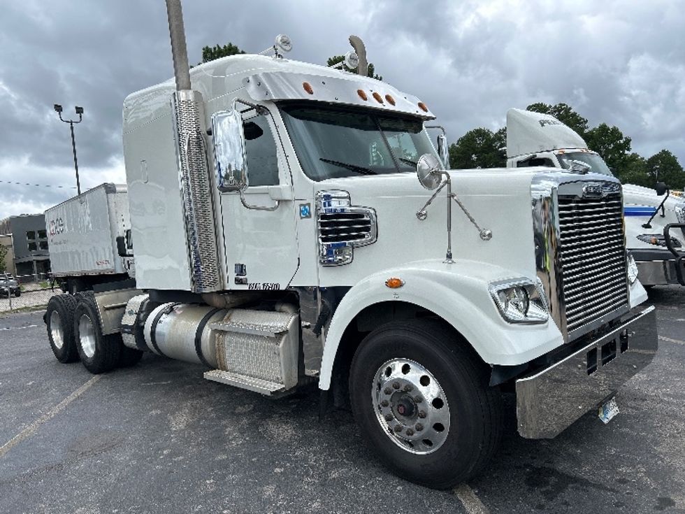 Sleeper Tractor-Heavy Duty Tractors-Freightliner-2020-D12264SD-Homewood-AL-636,269\n\t\tmiles-$ 63,750 - Image 1