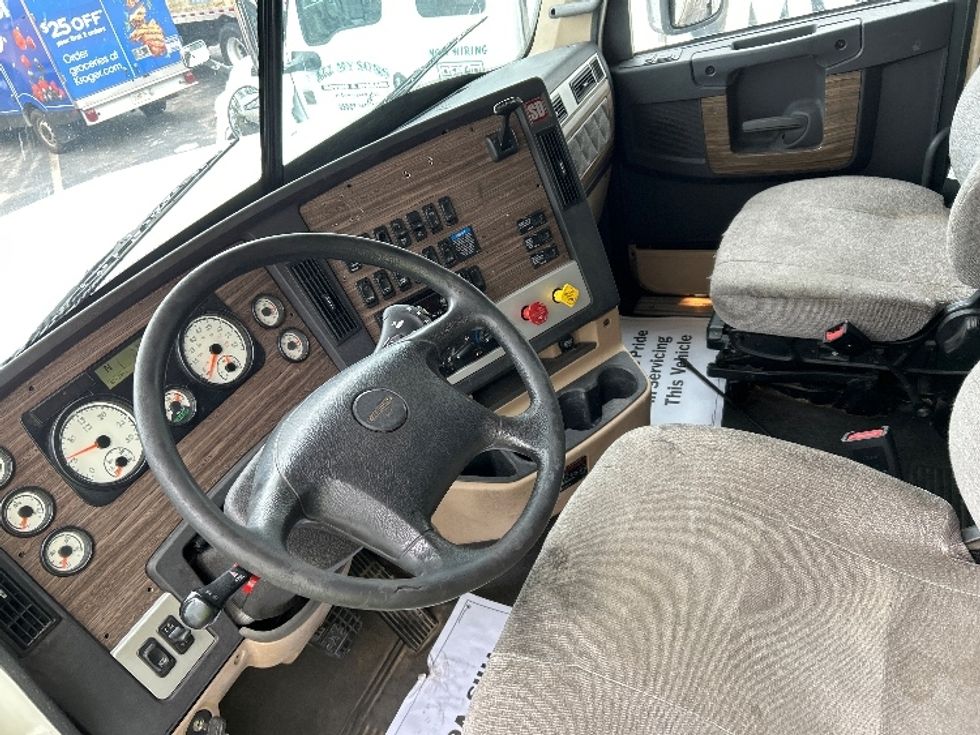 Sleeper Tractor-Heavy Duty Tractors-Freightliner-2020-D12264SD-Homewood-AL-636,269\n\t\tmiles-$ 63,750 - Image 10