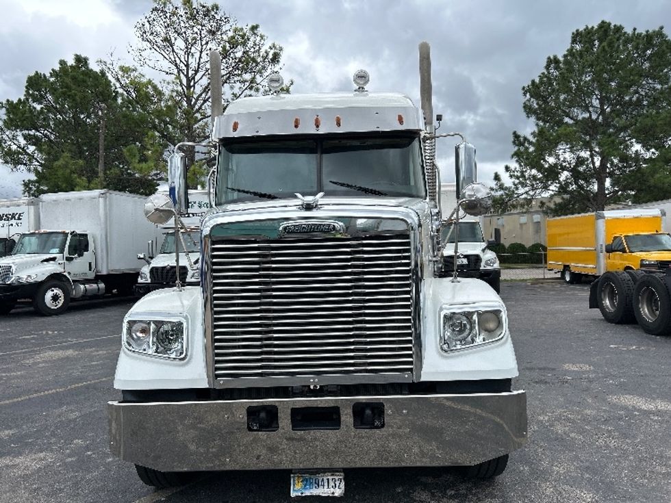 Sleeper Tractor-Heavy Duty Tractors-Freightliner-2020-D12264SD-Homewood-AL-636,269\n\t\tmiles-$ 63,750 - Image 2