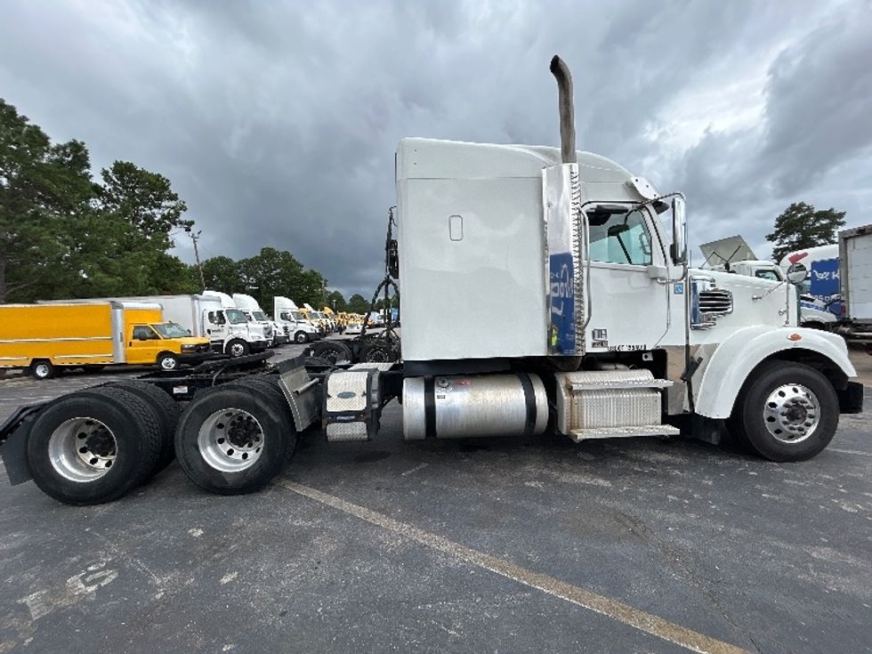 Sleeper Tractor-Heavy Duty Tractors-Freightliner-2020-D12264SD-Homewood-AL-636,269\n\t\tmiles-$ 63,750 - Image 8