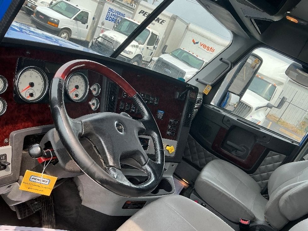 Sleeper Tractor-Heavy Duty Tractors-Freightliner-2020-D12264SD-Moberly-MO-645,043\n\t\tmiles-$ 61,000 - Image 10