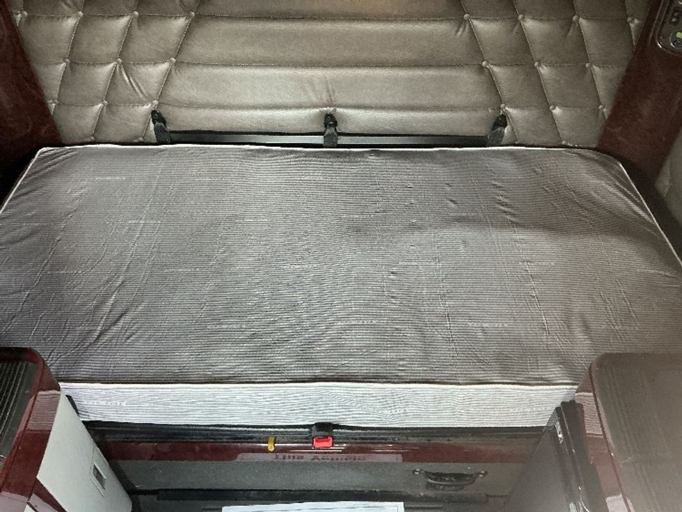 Sleeper Tractor-Heavy Duty Tractors-Freightliner-2020-D12264SD-Moberly-MO-645,043\n\t\tmiles-$ 61,000 - Image 16