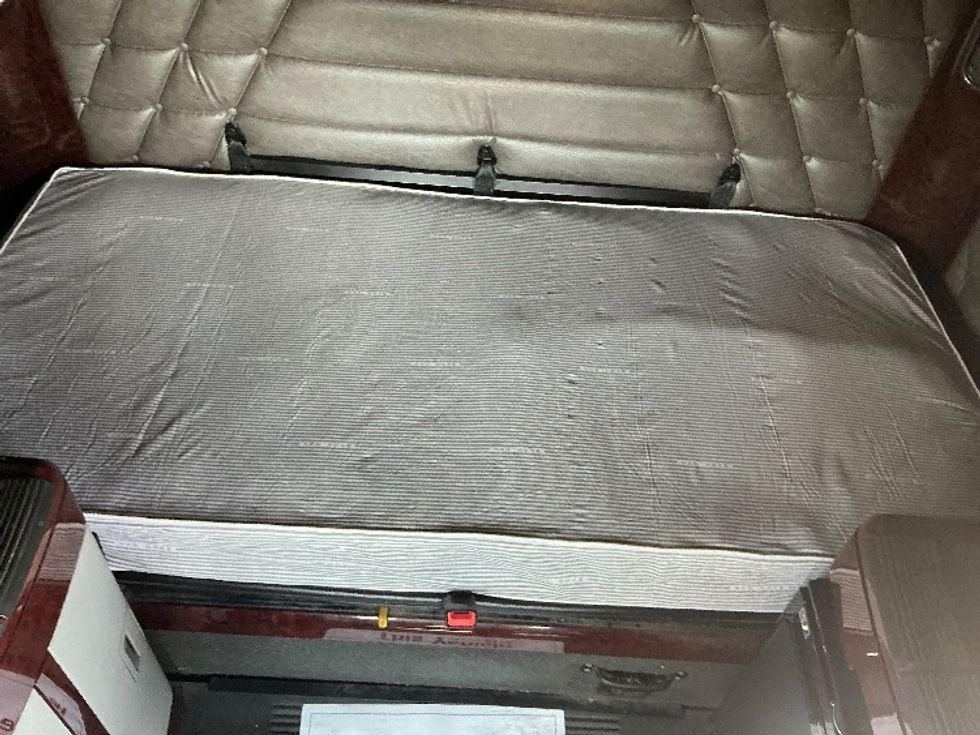 Sleeper Tractor-Heavy Duty Tractors-Freightliner-2020-D12264SD-Moberly-MO-645,043\n\t\tmiles-$ 61,000 - Image 17