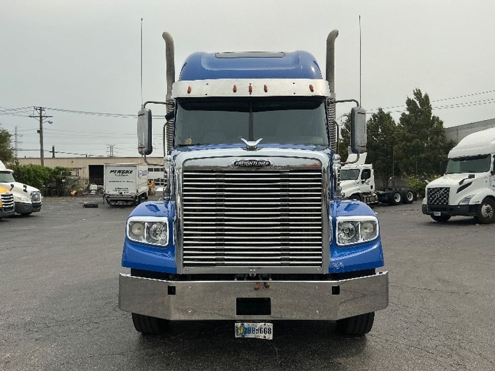 Sleeper Tractor-Heavy Duty Tractors-Freightliner-2020-D12264SD-Moberly-MO-645,043\n\t\tmiles-$ 61,000 - Image 2