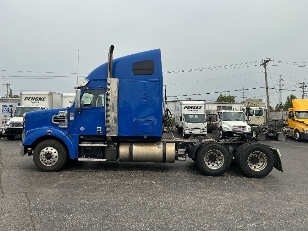 Sleeper Tractor-Heavy Duty Tractors-Freightliner-2020-D12264SD-Moberly-MO-645,043\n\t\tmiles-$ 61,000 - Image 4