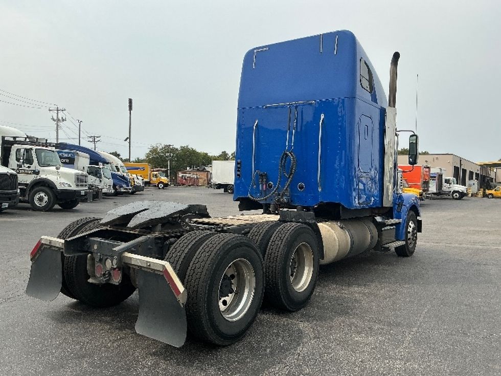 Sleeper Tractor-Heavy Duty Tractors-Freightliner-2020-D12264SD-Moberly-MO-645,043\n\t\tmiles-$ 61,000 - Image 7