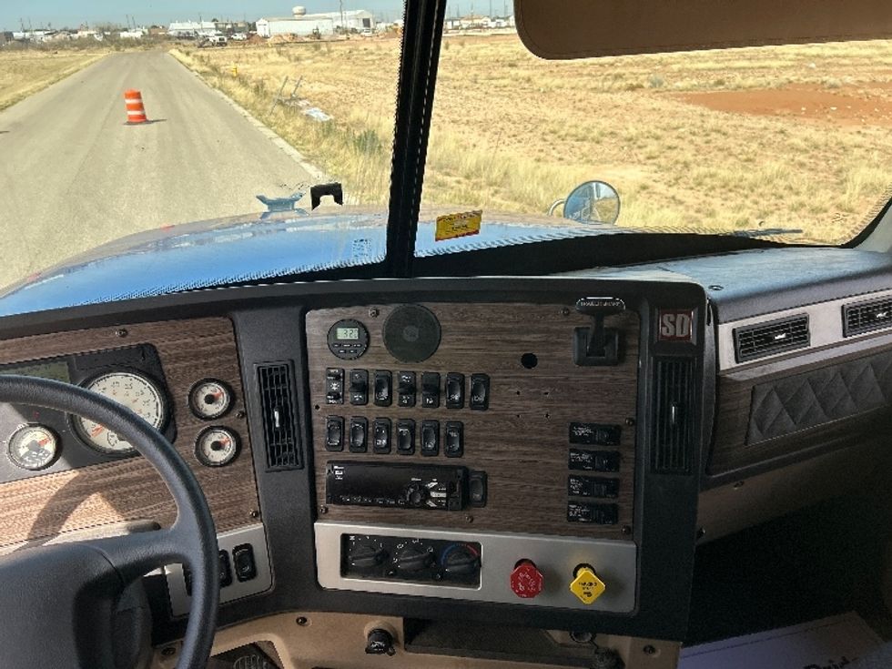 Sleeper Tractor-Heavy Duty Tractors-Freightliner-2020-D12264SD-Odessa-TX-337,148\n\t\tmiles-$ 79,250 - Image 12