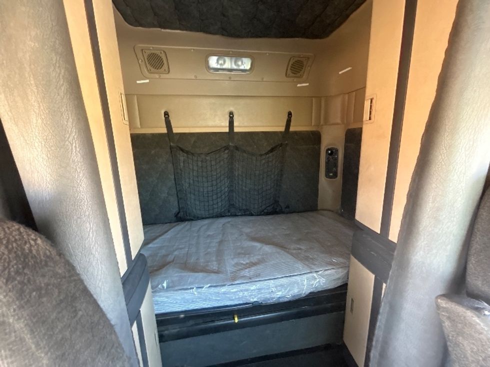 Sleeper Tractor-Heavy Duty Tractors-Freightliner-2020-D12264SD-Odessa-TX-337,148\n\t\tmiles-$ 79,250 - Image 16