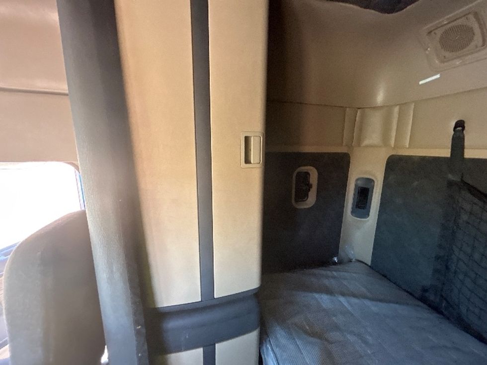 Sleeper Tractor-Heavy Duty Tractors-Freightliner-2020-D12264SD-Odessa-TX-337,148\n\t\tmiles-$ 79,250 - Image 19