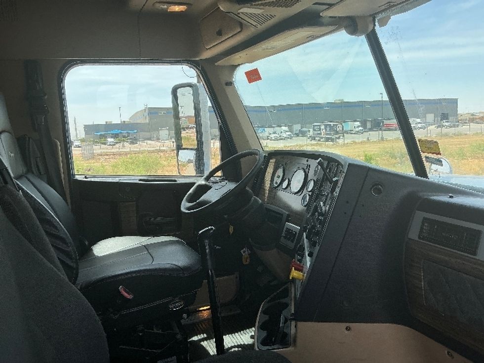 Sleeper Tractor-Heavy Duty Tractors-Freightliner-2020-D12264SD-Odessa-TX-374,276\n\t\tmiles-$ 74,500 - Image 13