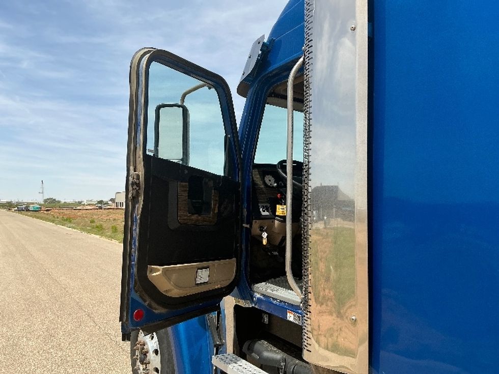 Sleeper Tractor-Heavy Duty Tractors-Freightliner-2020-D12264SD-Odessa-TX-374,276\n\t\tmiles-$ 74,500 - Image 8