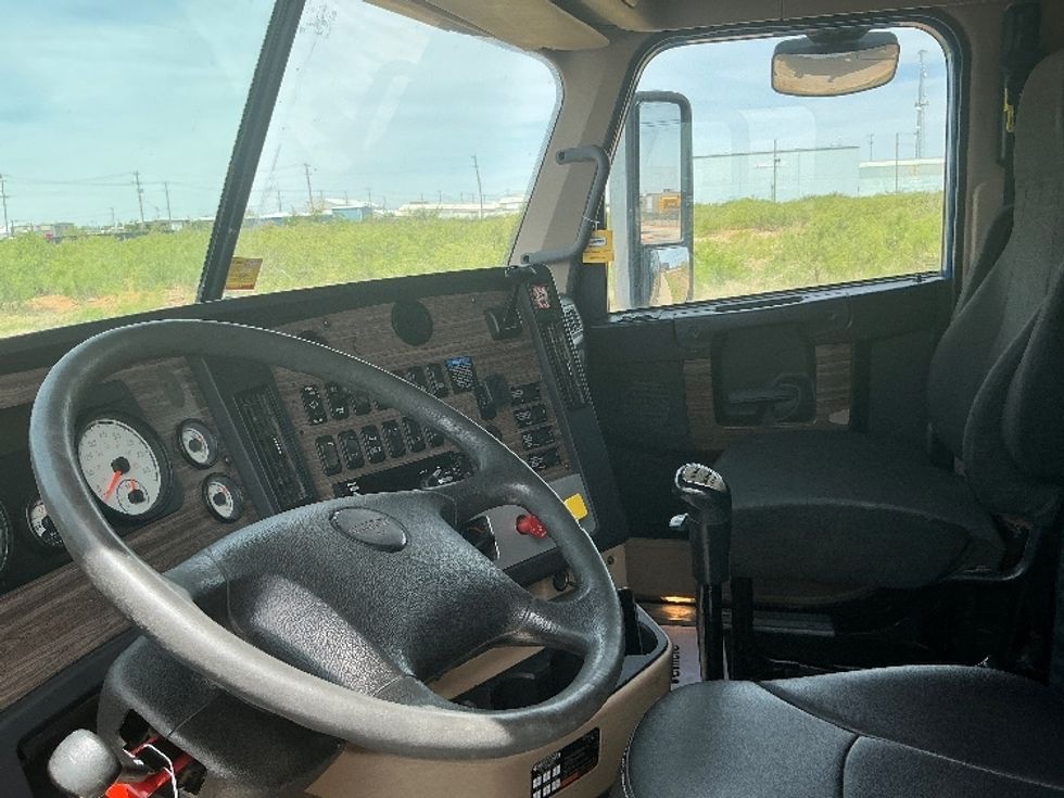 Sleeper Tractor-Heavy Duty Tractors-Freightliner-2020-D12264SD-Odessa-TX-374,276\n\t\tmiles-$ 74,500 - Image 9