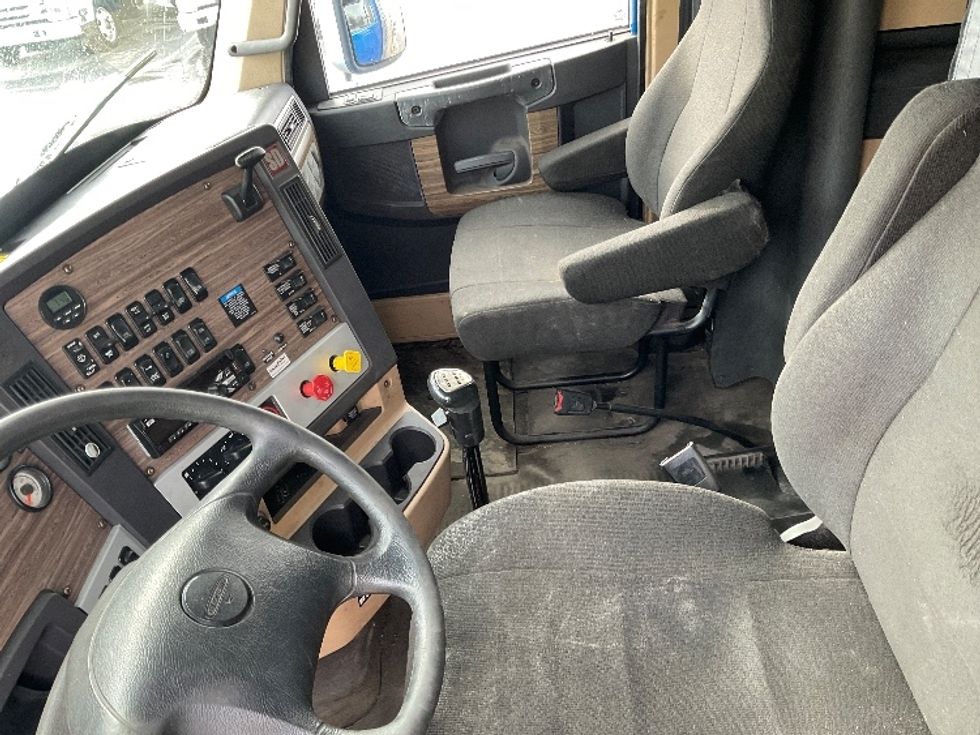 Sleeper Tractor-Heavy Duty Tractors-Freightliner-2020-D12264SD-Pittsburgh-PA-214,214\n\t\tmiles-$ 78,000 - Image 10