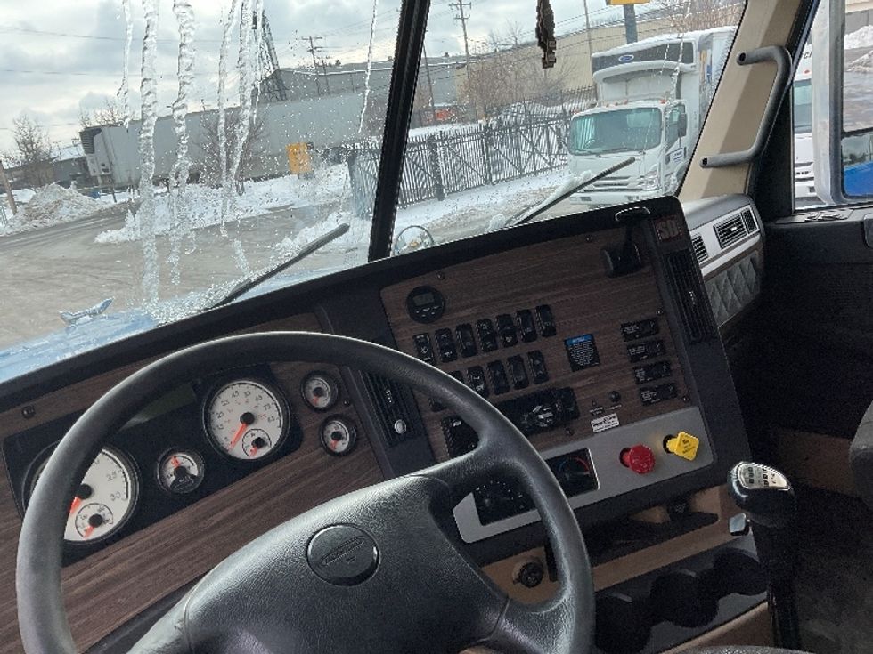 Sleeper Tractor-Heavy Duty Tractors-Freightliner-2020-D12264SD-Pittsburgh-PA-214,214\n\t\tmiles-$ 78,000 - Image 11