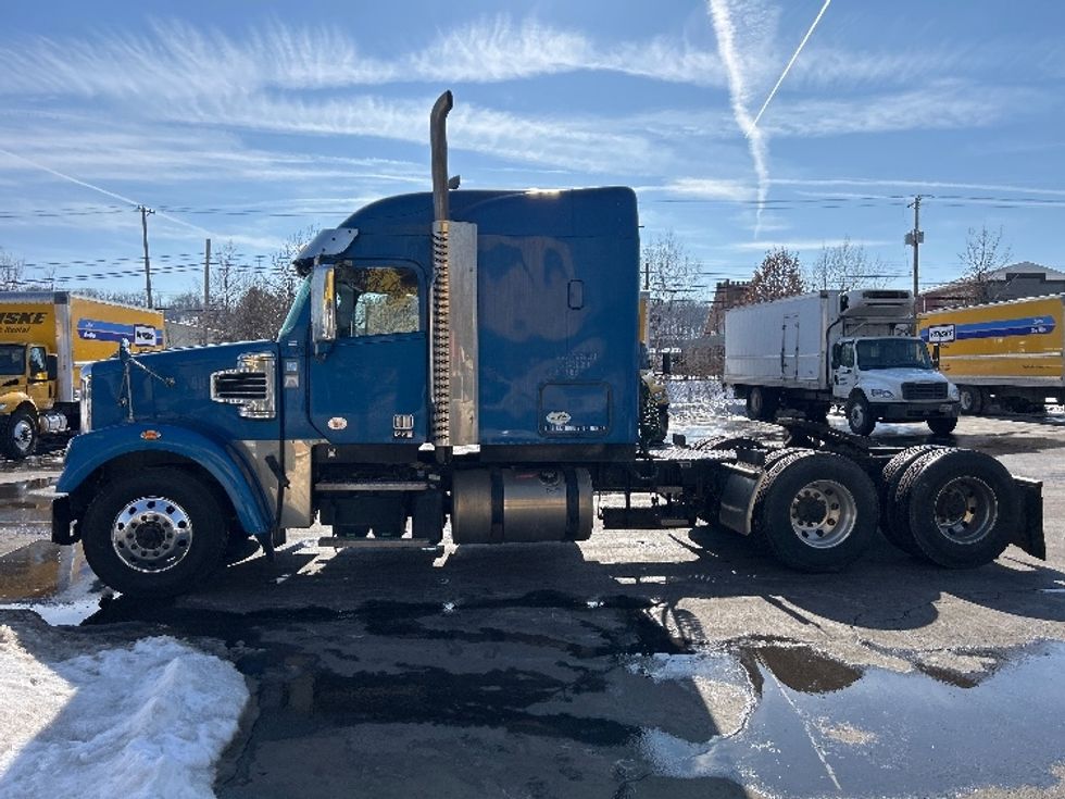 Sleeper Tractor-Heavy Duty Tractors-Freightliner-2020-D12264SD-Pittsburgh-PA-214,214\n\t\tmiles-$ 78,000 - Image 4