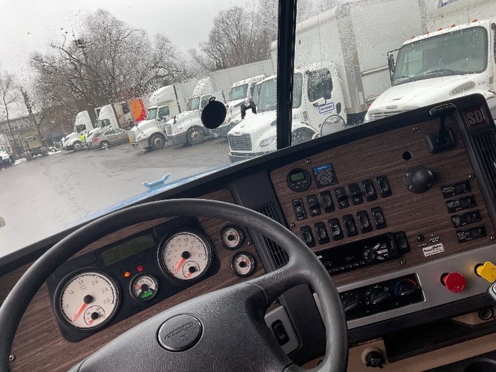 Sleeper Tractor-Heavy Duty Tractors-Freightliner-2020-D12264SD-Pittsburgh-PA-258,895\n\t\tmiles-$ 75,500 - Image 11