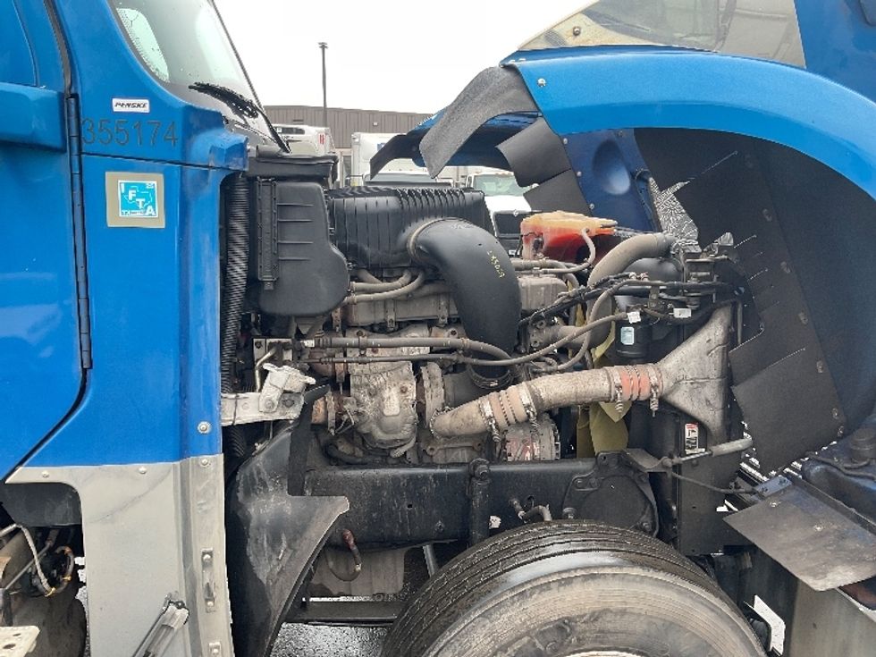 Sleeper Tractor-Heavy Duty Tractors-Freightliner-2020-D12264SD-Pittsburgh-PA-258,895\n\t\tmiles-$ 75,500 - Image 21