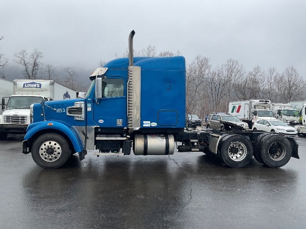 Sleeper Tractor-Heavy Duty Tractors-Freightliner-2020-D12264SD-Pittsburgh-PA-258,895\n\t\tmiles-$ 75,500 - Image 4