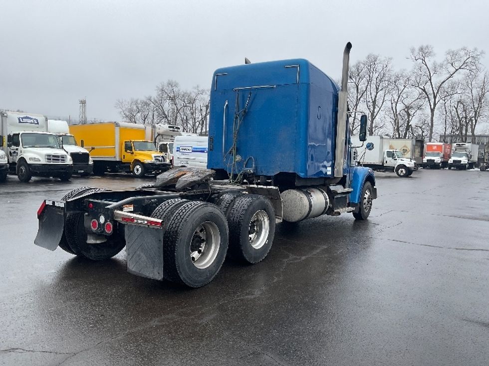 Sleeper Tractor-Heavy Duty Tractors-Freightliner-2020-D12264SD-Pittsburgh-PA-258,895\n\t\tmiles-$ 75,500 - Image 7