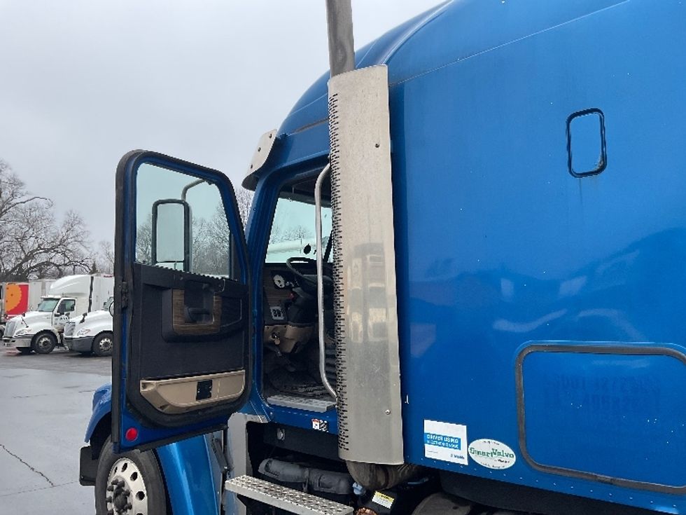 Sleeper Tractor-Heavy Duty Tractors-Freightliner-2020-D12264SD-Pittsburgh-PA-258,895\n\t\tmiles-$ 75,500 - Image 9