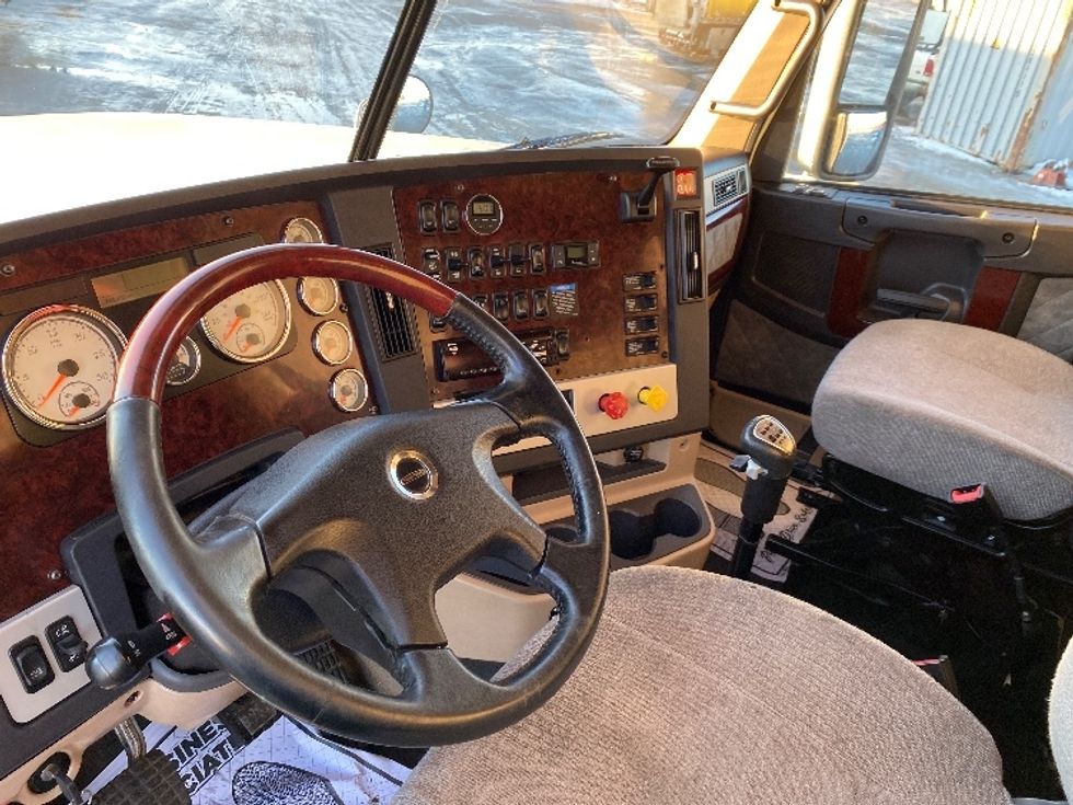 Sleeper Tractor-Heavy Duty Tractors-Freightliner-2020-D12264SD-Saskatoon-SK-746,466\n\t\tkm-$ 84,250 - Image 10