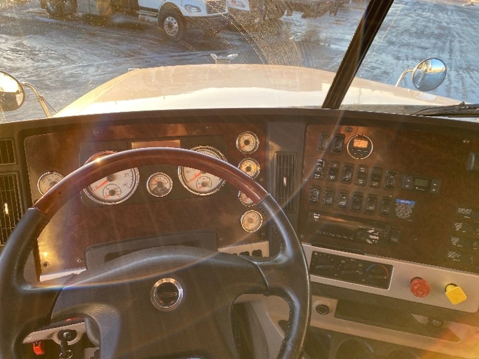 Sleeper Tractor-Heavy Duty Tractors-Freightliner-2020-D12264SD-Saskatoon-SK-746,466\n\t\tkm-$ 84,250 - Image 11