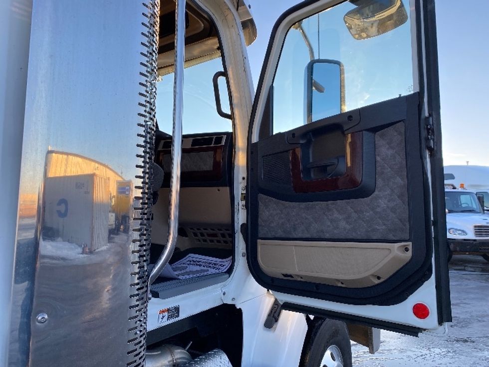 Sleeper Tractor-Heavy Duty Tractors-Freightliner-2020-D12264SD-Saskatoon-SK-746,466\n\t\tkm-$ 84,250 - Image 13