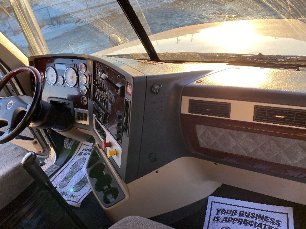 Sleeper Tractor-Heavy Duty Tractors-Freightliner-2020-D12264SD-Saskatoon-SK-746,466\n\t\tkm-$ 84,250 - Image 14