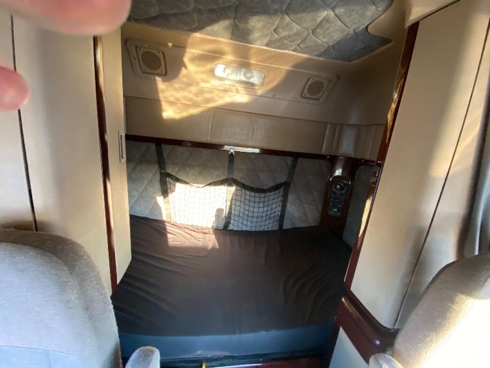 Sleeper Tractor-Heavy Duty Tractors-Freightliner-2020-D12264SD-Saskatoon-SK-746,466\n\t\tkm-$ 84,250 - Image 16