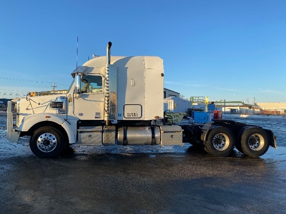 Sleeper Tractor-Heavy Duty Tractors-Freightliner-2020-D12264SD-Saskatoon-SK-746,466\n\t\tkm-$ 84,250 - Image 4