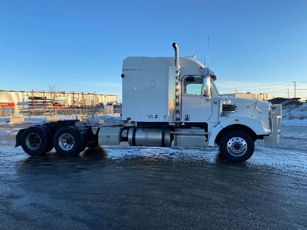Sleeper Tractor-Heavy Duty Tractors-Freightliner-2020-D12264SD-Saskatoon-SK-746,466\n\t\tkm-$ 84,250 - Image 8