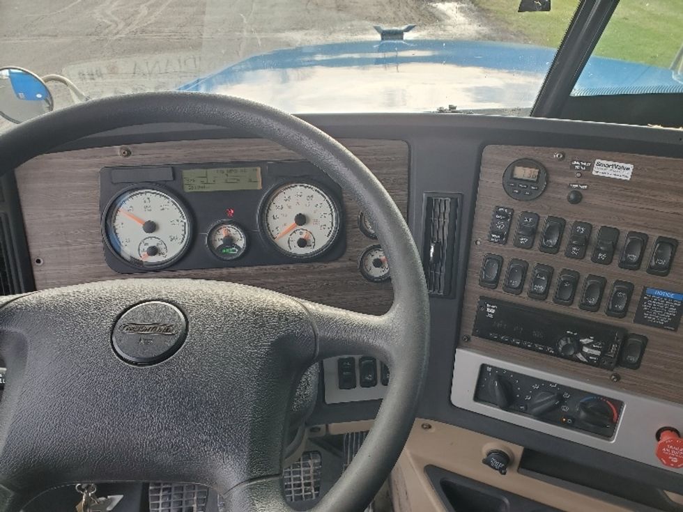 Sleeper Tractor-Heavy Duty Tractors-Freightliner-2020-D12264SD-White Deer-PA-281,960\n\t\tmiles-$ 75,250 - Image 11