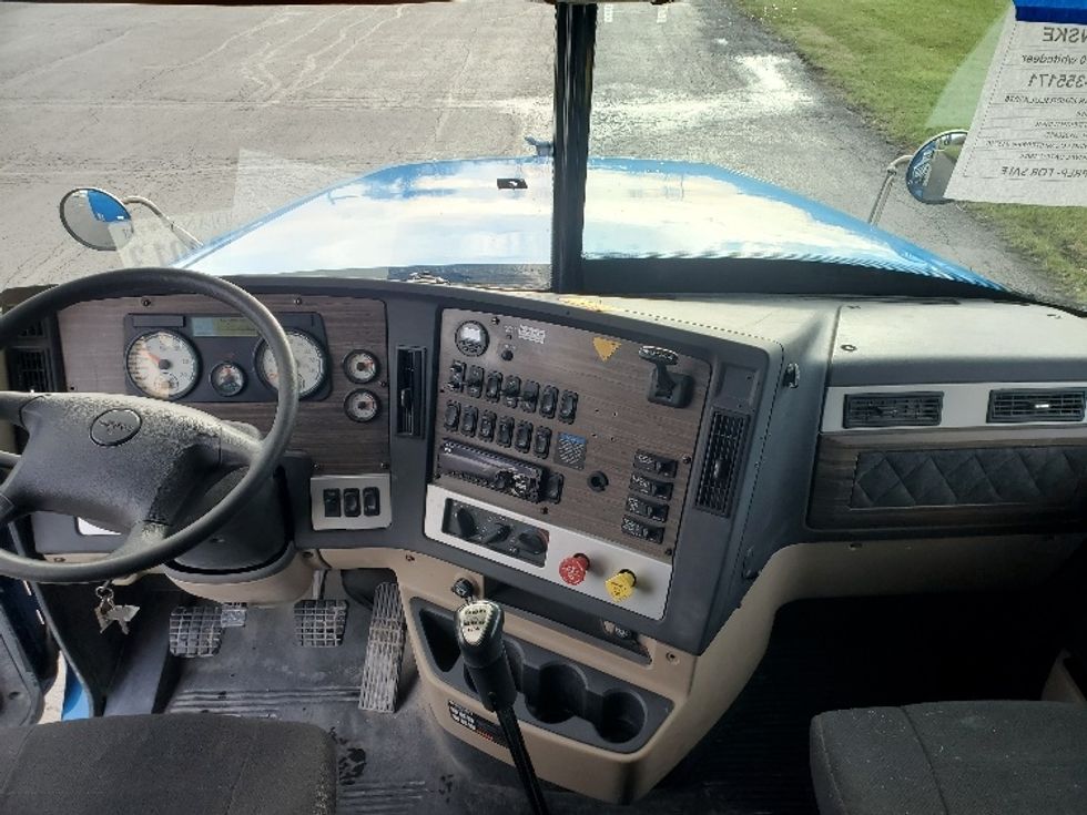 Sleeper Tractor-Heavy Duty Tractors-Freightliner-2020-D12264SD-White Deer-PA-281,960\n\t\tmiles-$ 75,250 - Image 12