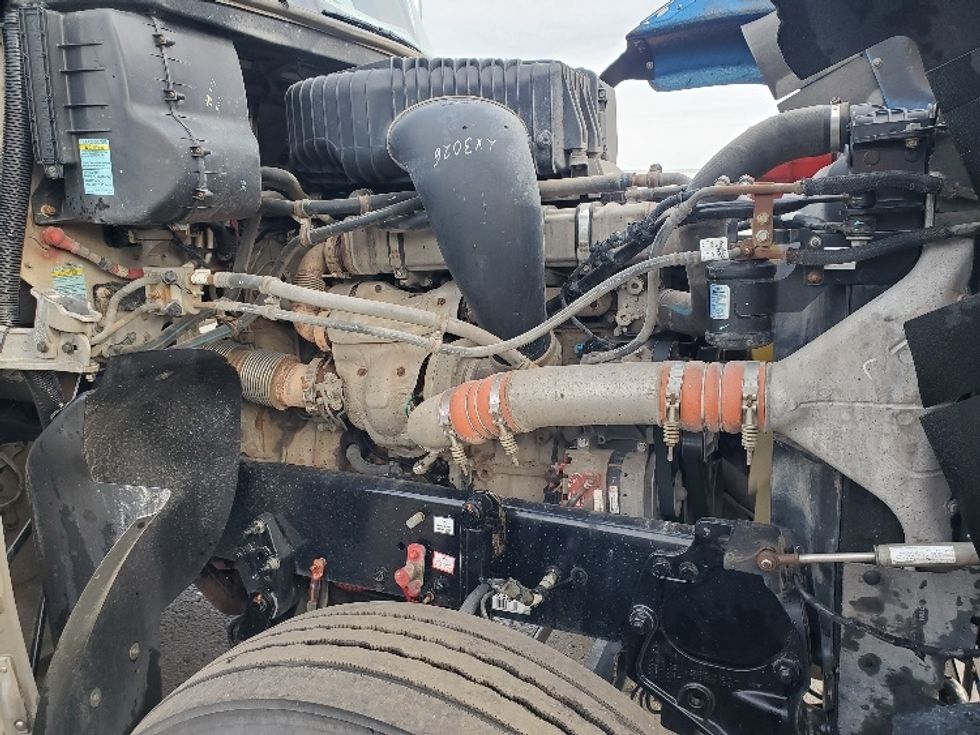 Sleeper Tractor-Heavy Duty Tractors-Freightliner-2020-D12264SD-White Deer-PA-281,960\n\t\tmiles-$ 75,250 - Image 19