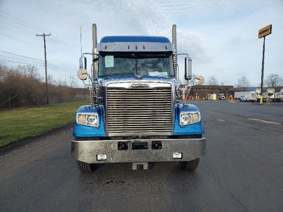 Sleeper Tractor-Heavy Duty Tractors-Freightliner-2020-D12264SD-White Deer-PA-281,960\n\t\tmiles-$ 75,250 - Image 2