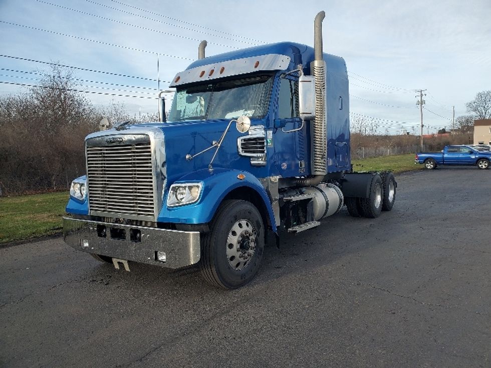 Sleeper Tractor-Heavy Duty Tractors-Freightliner-2020-D12264SD-White Deer-PA-281,960\n\t\tmiles-$ 75,250 - Image 3