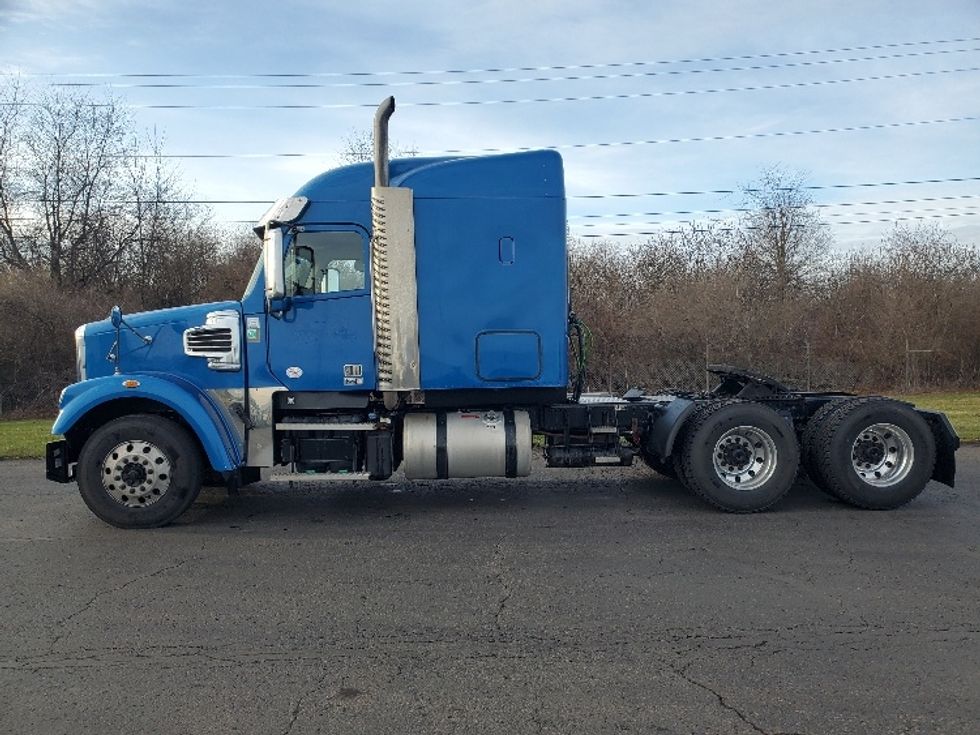 Sleeper Tractor-Heavy Duty Tractors-Freightliner-2020-D12264SD-White Deer-PA-281,960\n\t\tmiles-$ 75,250 - Image 4
